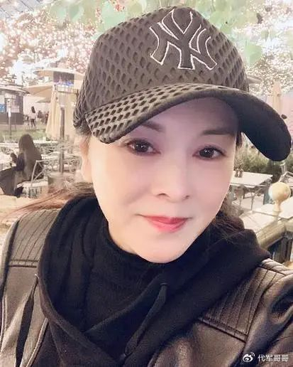 一婚嫁演员,二婚嫁美国工程师,三婚嫁商人,如今64岁的她怎样了?