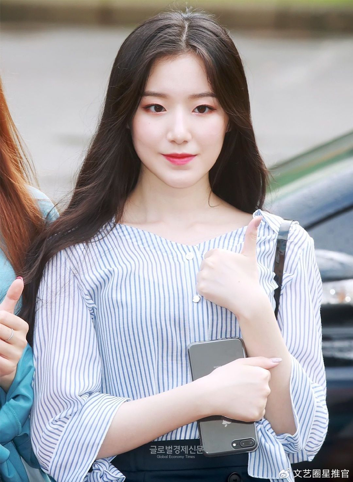 叶舒华录节目肆意抠脚,自曝一星期不洗澡,扬言自己会很香遭群嘲|星期