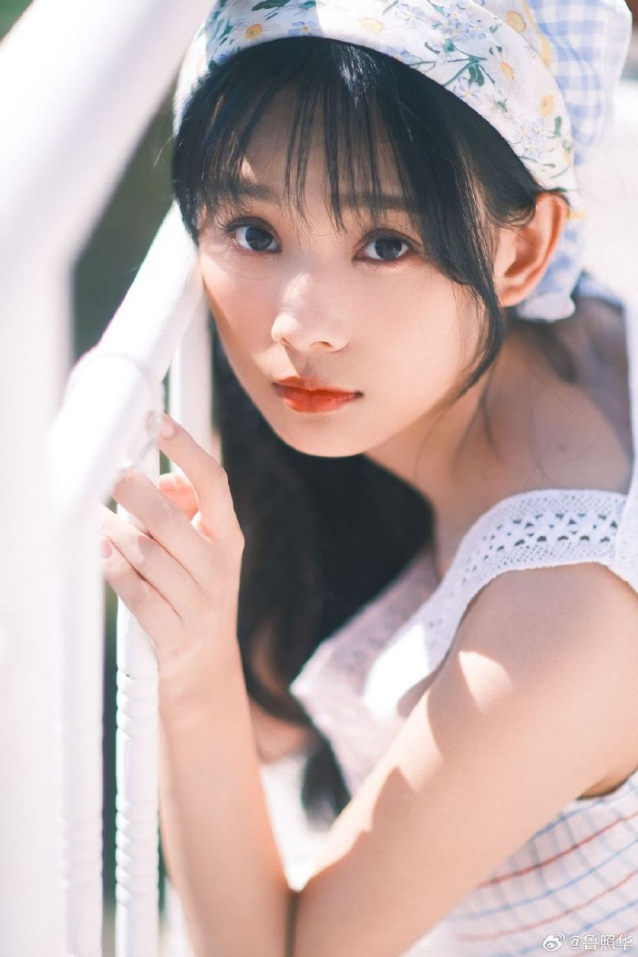以爱为营里艾达饰演者欢娱影视旗下女明星鲁照华最新写真
