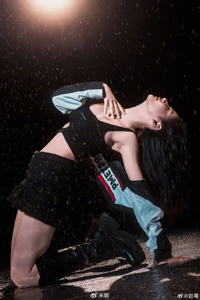 朦胧的湿发造型|刘雅瑟|赵粤|造型_新浪新闻