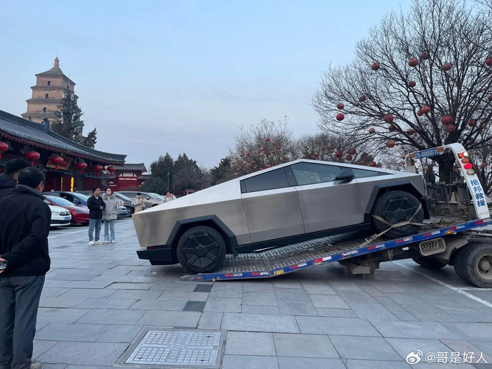 特斯拉赛博皮卡国内首展第一站西安大雁塔