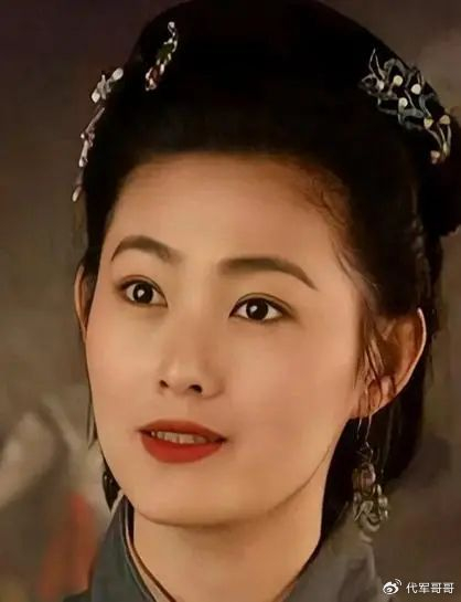 "潘金莲"王思懿年过50,身材十分丰腴性感,比年轻时更成熟迷人