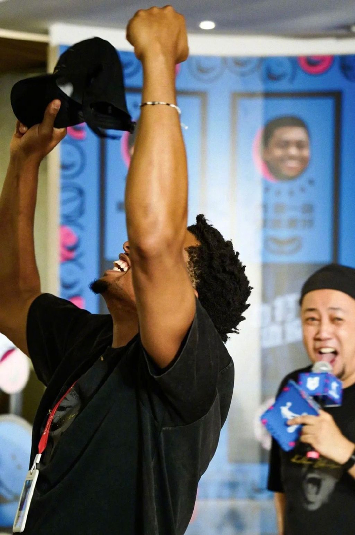 与凯尔登·约翰逊的喜相逢