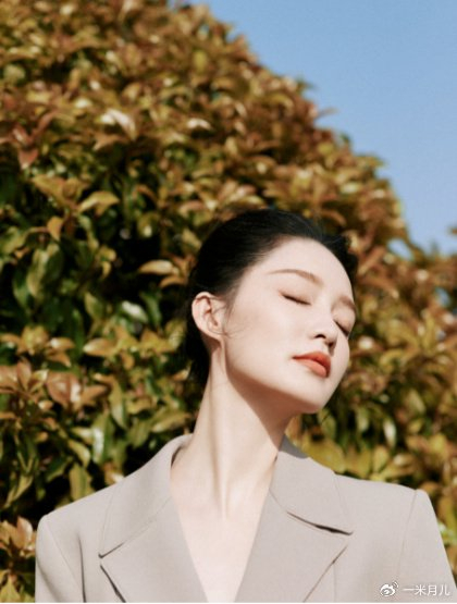 温暖的抱抱|李沁|米色_新浪新闻
