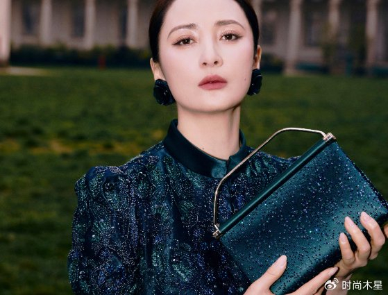 蒋勤勤亮相米兰时装周,演绎东方雅致与意式摩登|Giorgio Armani|Emporio Armani|乔治阿玛尼|造型|华服_新浪新闻