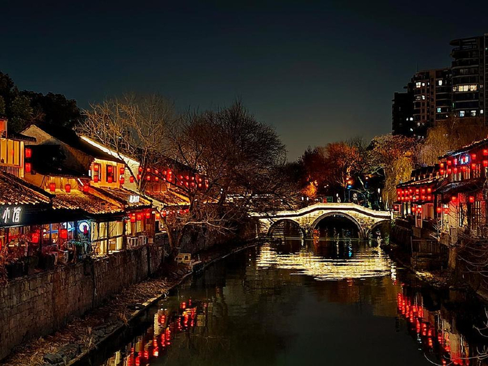 有你更酷在杭州小河直街感受浓浓的年味和热闹