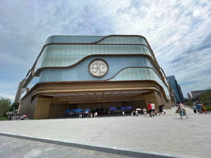 武汉SKP,试营业爆火!|化妆品|武汉|排队_新浪新闻