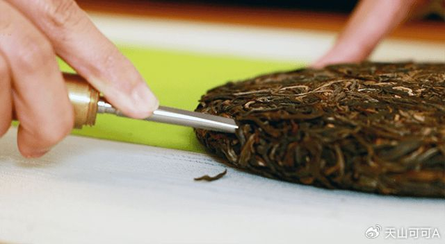 普洱茶饼如何正确撬茶?好方法值得看!