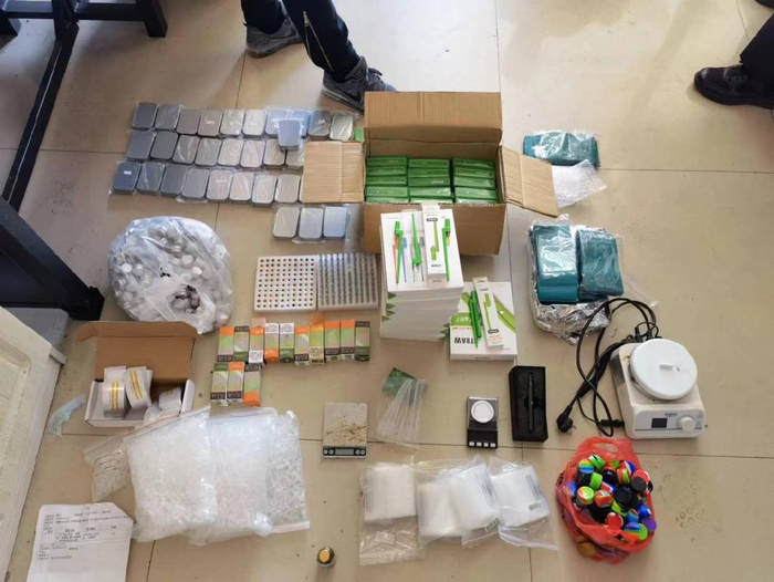 呼和浩特市警方斩断涉外贩毒通道 抓获犯罪嫌疑人25人