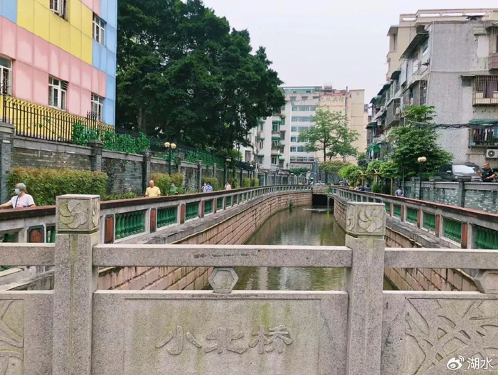 和生活气息渐浓,渐渐出现一些红砖老建筑,其中包括广州市第十七中学