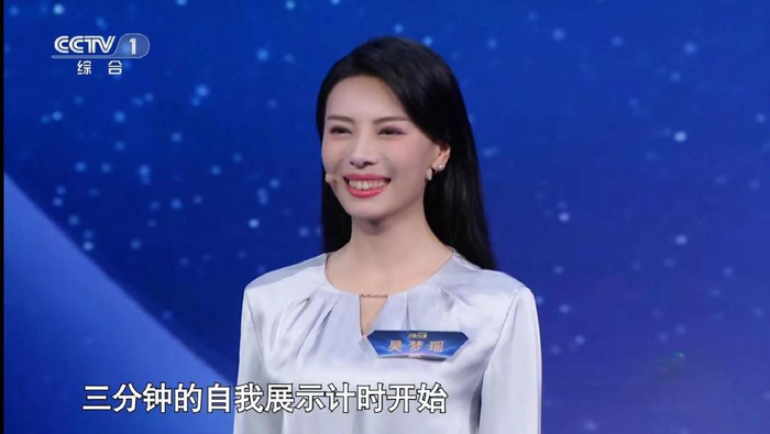 央视主持人大赛第四场,即兴发挥全员跑偏,刘心悦第一也差强人意|央视