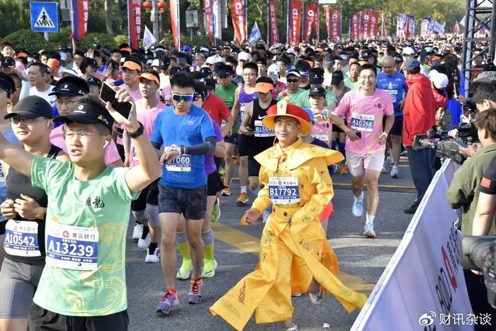 跨海大橋上踏浪逐風盡享體育盛宴青島銀行2023青島海上馬拉松成