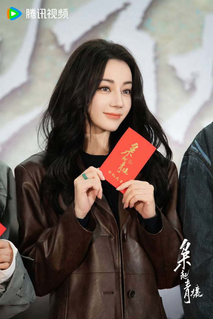 迪丽热巴新剧开机疯刀聂九罗dear迪丽热巴已上线开机大吉