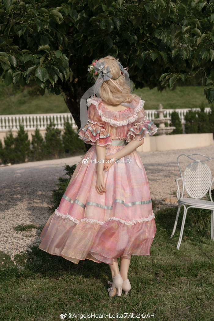 电阻:@angelsheart-lolita天使之心ah 裙子:午后花园 time:6.1~6.10