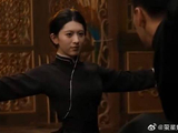 苏棋不愧是从小学跳舞的，抬腿一字马说来就来，跟王铁柱的打戏值得一看！