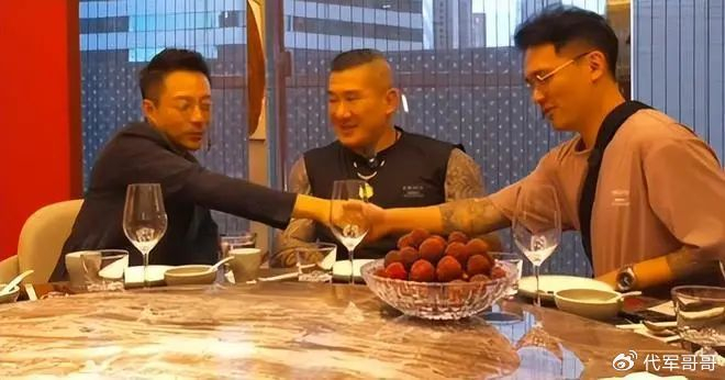 台湾网红陈之汉:曾经的“恶棍”网红馆长,为何成为万人追捧的人气王|大陆|馆长|人气王