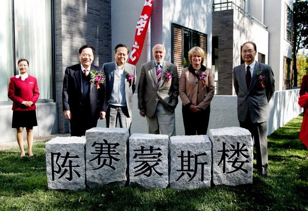 詹姆斯·西蒙斯:征服华尔街的传奇数学家 | 逝者
