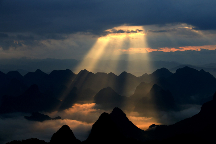 图片来源:视觉中国 更多云隙光风景图 尽在 67当发生时,光就有了