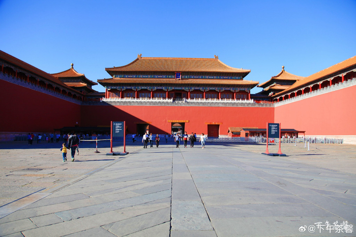 阳光下的北京故宫 摄影__财经头条