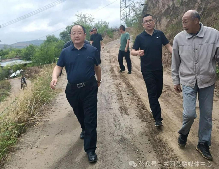刘海生在中阳金罗镇调研