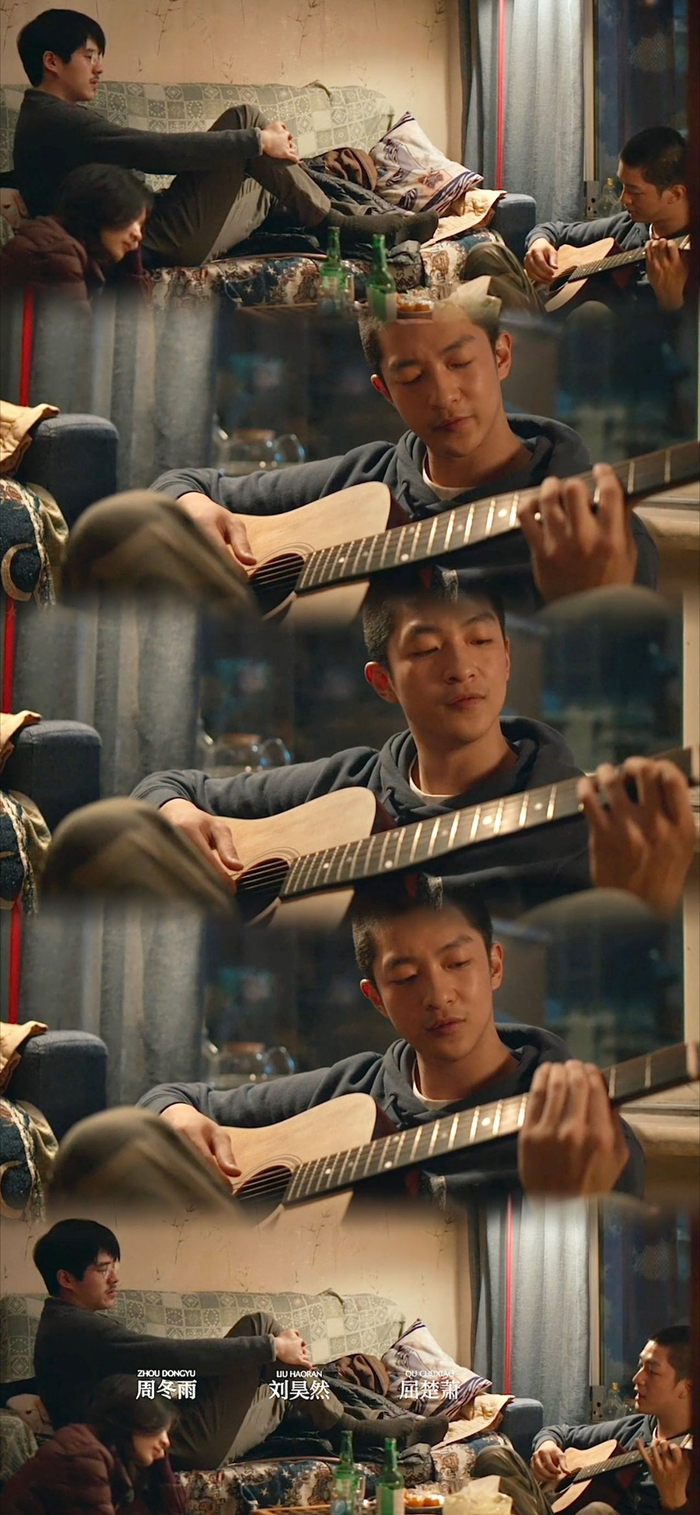 燃冬发布新片段,好惊喜,屈楚萧居然在电影里拿吉他自弹自唱