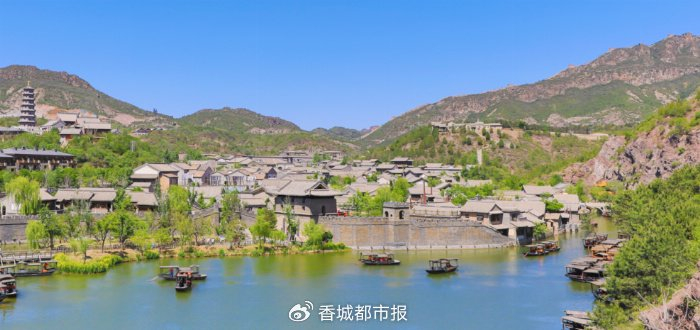 密云古北水镇国际休闲旅游度假区涵盖了自然的山岳风景点,水域风景点