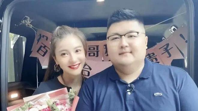 结婚两年没夫妻之实？网红“猴哥说车”妻子谈婚变，丈母娘曝真相