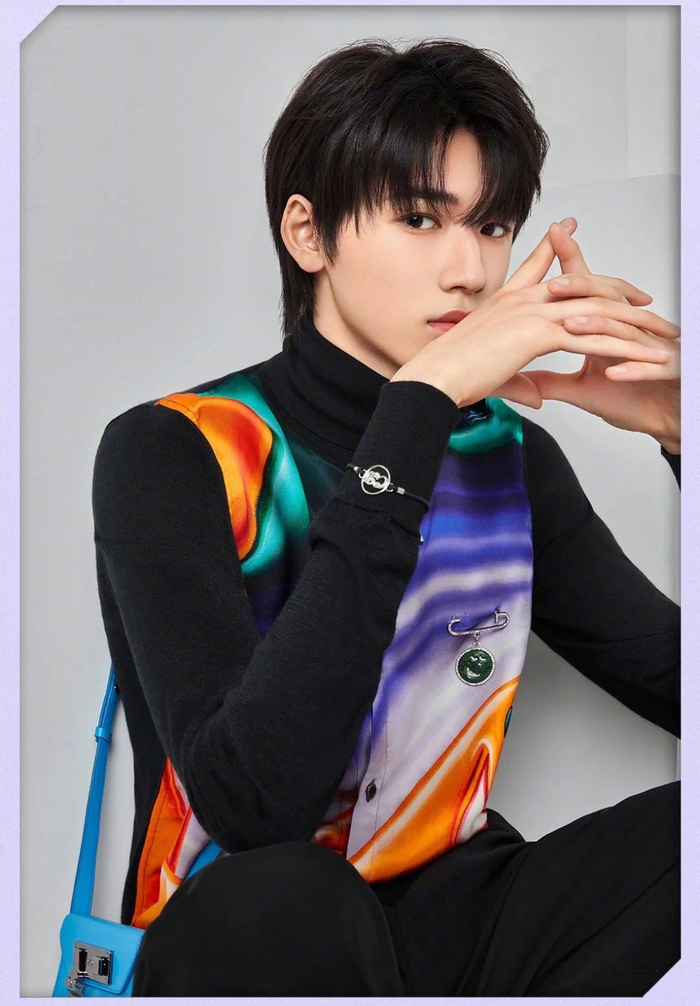 宋亚轩最新秋季dior男装大片 小宋老师时尚表现力好棒