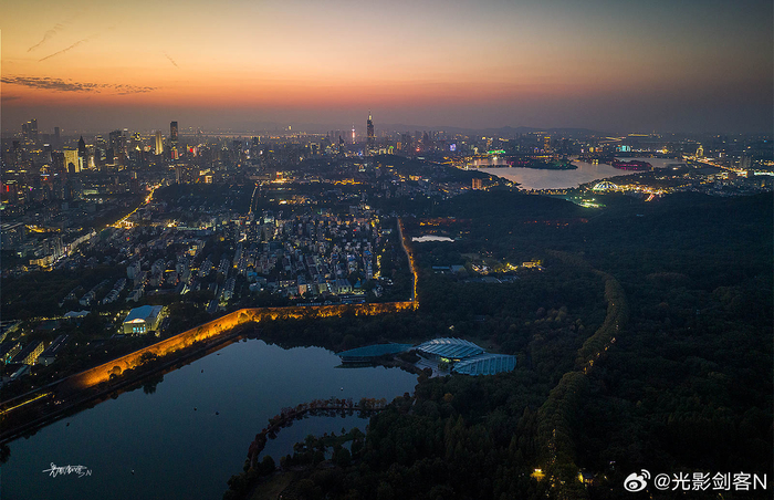 极美南京前湖秋色晓月日暮