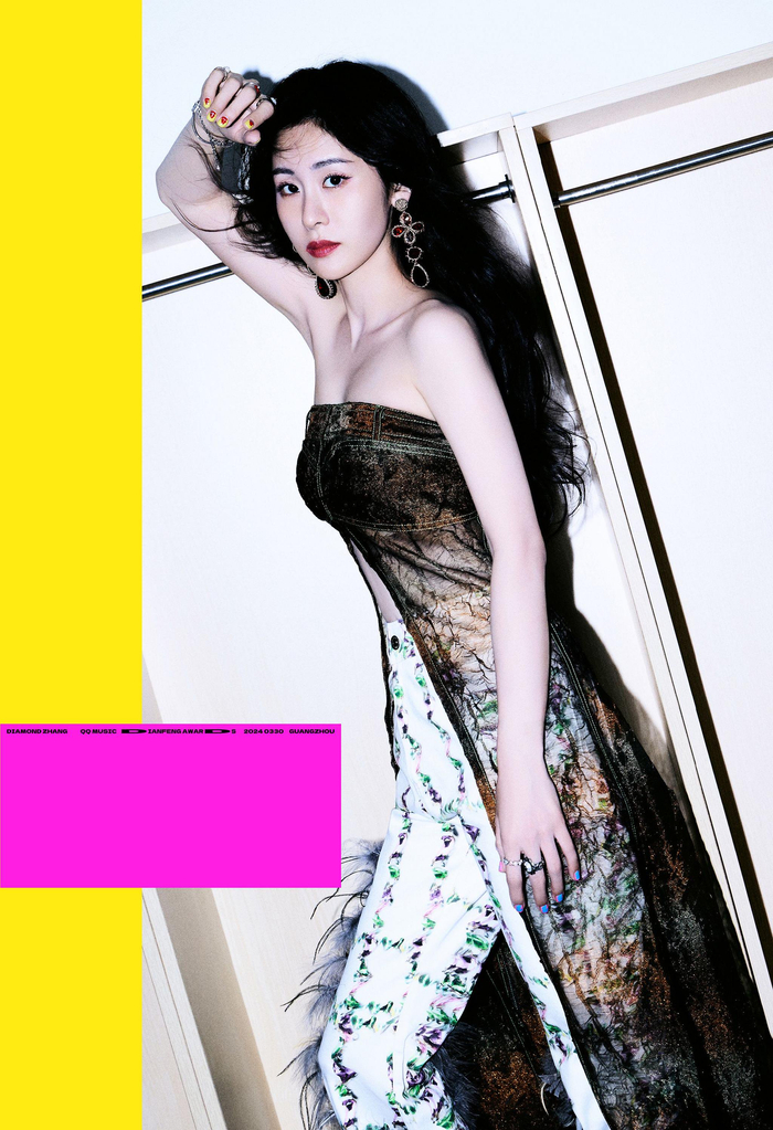 恭喜boss@张碧晨 荣获「年度巅峰影响力歌手」 路过荆棘,看繁花满地