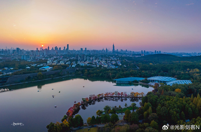 极美南京前湖秋色晓月日暮