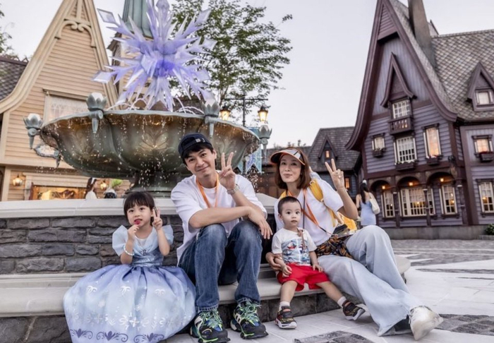 杨怡杨卓娜罕见晒姐妹搞笑神同步合影 姐妹俩目前难得同剧组拍戏