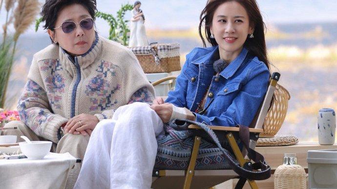 看《是女儿是妈妈》，才懂了黄圣依妈妈深沉的母爱