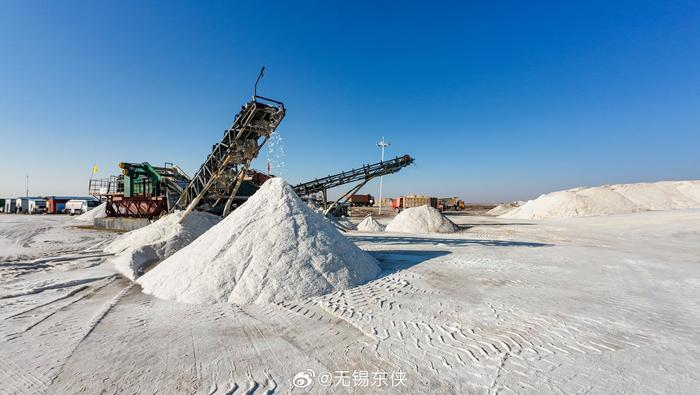 内蒙古吉兰泰盐场成立于1953年,是内蒙古三大盐场之一