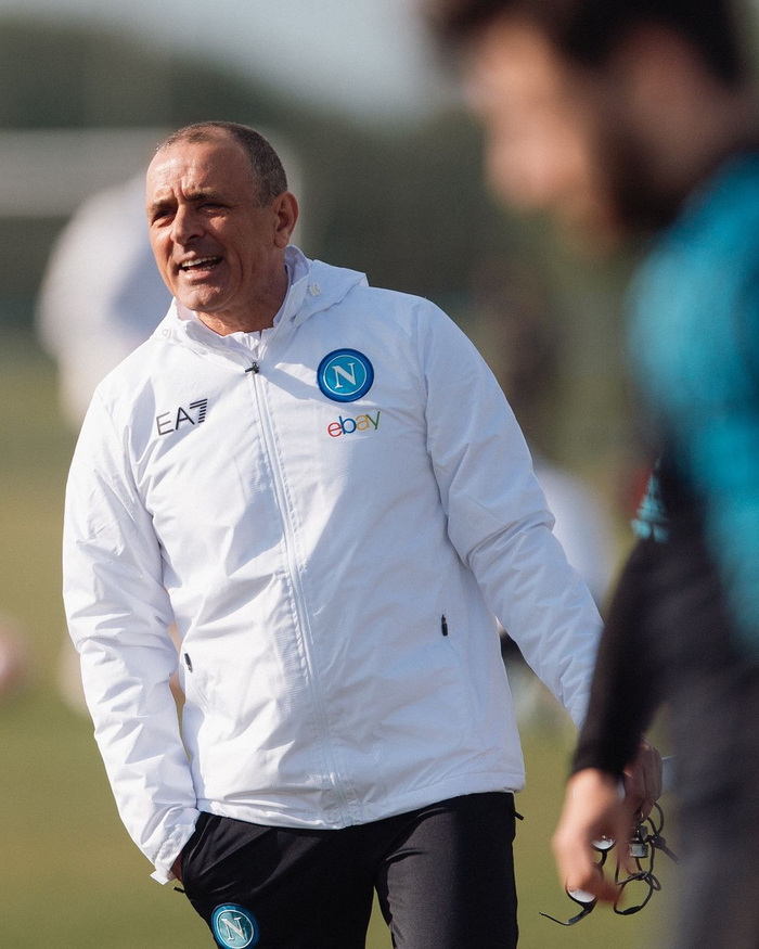 欢迎重返那不勒斯训练基地弗朗切斯科