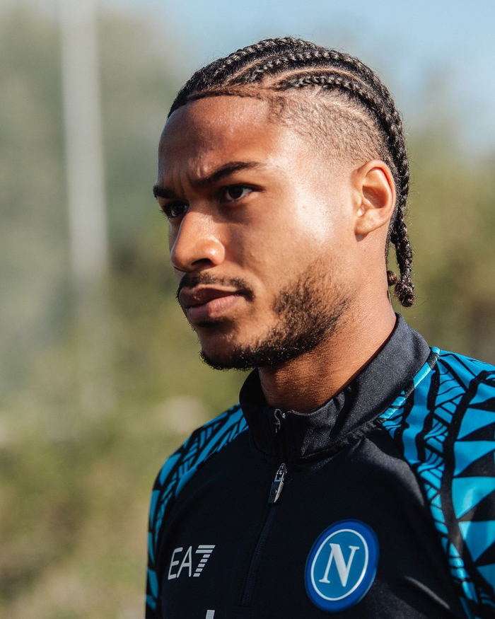 欢迎重返那不勒斯训练基地弗朗切斯科