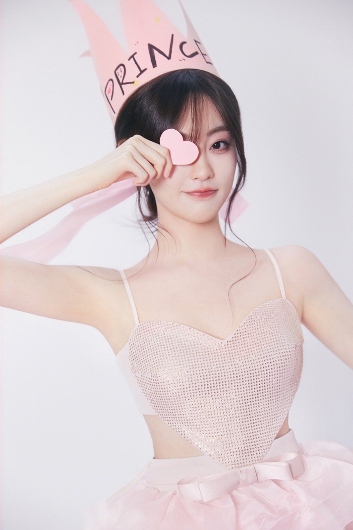 祝绪丹生日照粉色公主裙可爱芭比上线