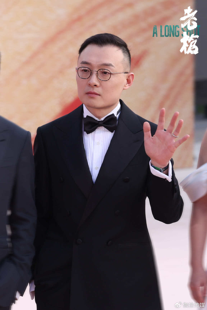 电影《老枪》中国首映口碑获赞 祖峰秦海璐周政杰亮相北影节红毯|祖峰