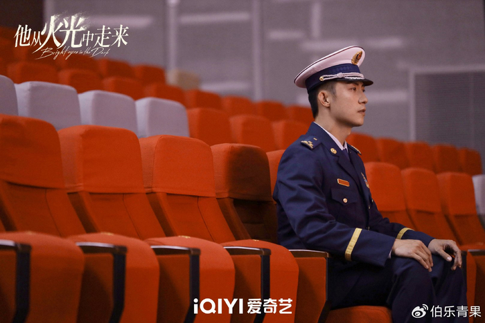 《他从火光中走来》收官 黄景瑜张婧仪携手续写逆行赞歌|林陆骁|消防员|救援|故事|山火_新浪新闻