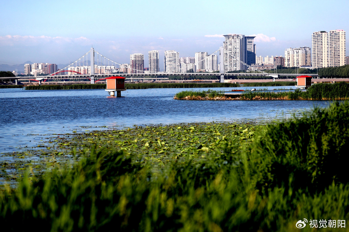辽宁朝阳城区大凌河风景迷人  青山绿水世外桃源
