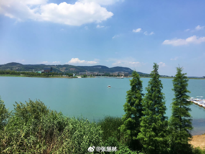 碧波荡漾的金牛湖