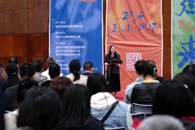 赵伶俐教授参观画展【链接】圭来艺术馆(北碚区安礼路128号f幢1-6号)