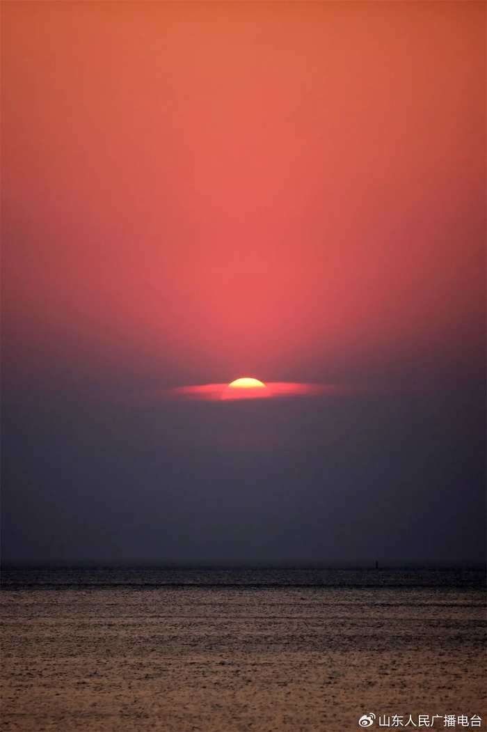 看,海边落日!