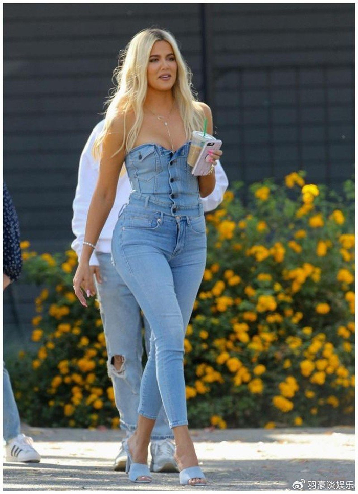 科勒·卡戴珊私服走秀,凹凸有致,身材无敌!