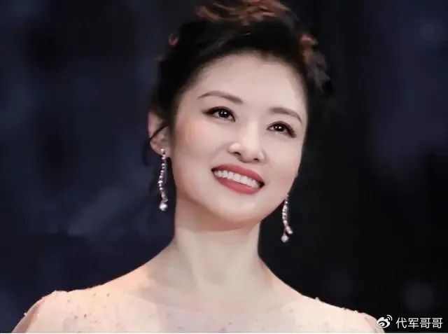从“央视一姐”到“查无此人”,55岁的周涛,到底经历了什么?|路云|赵普|安徽|主持人|女儿_新浪新闻