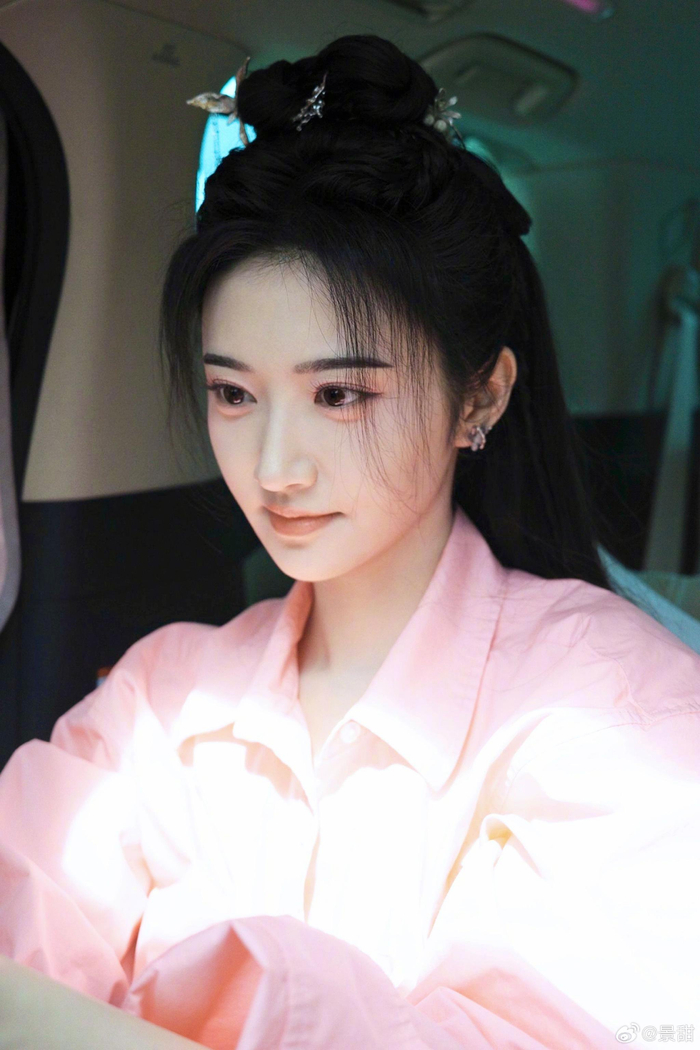 景甜周五新鲜自拍送达9615 粉色好嫩啊,青春无敌美少女