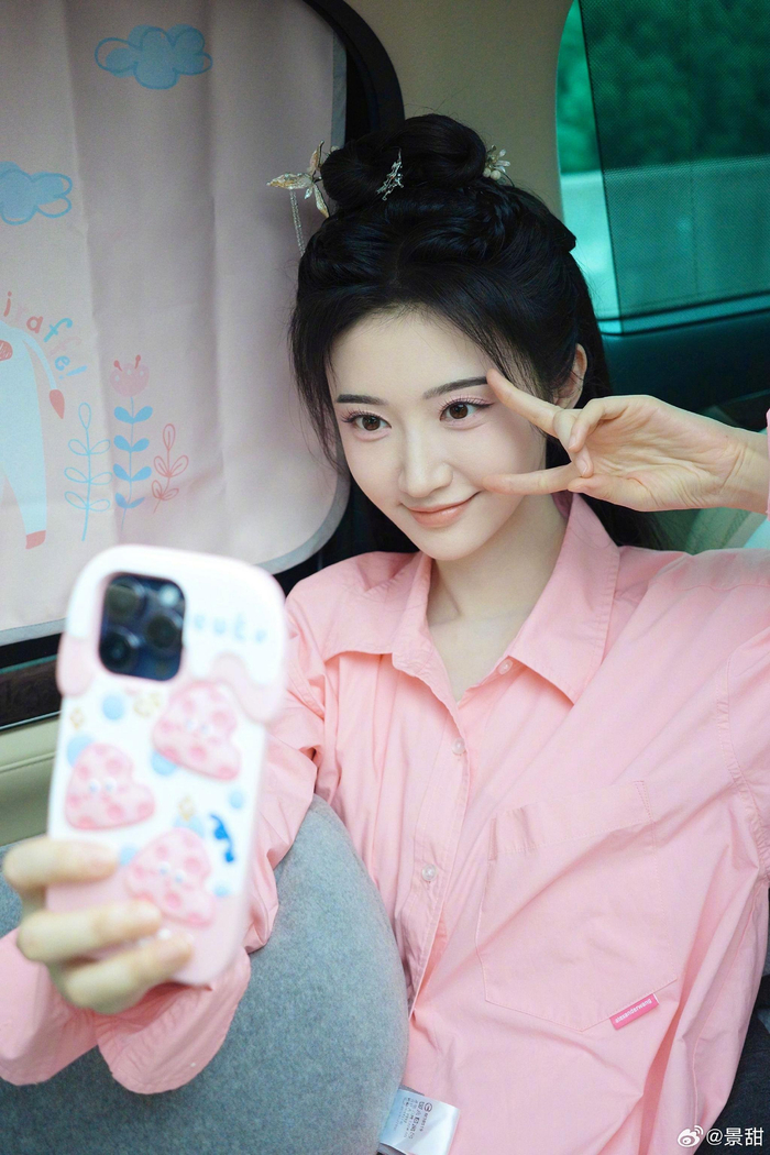 景甜周五新鲜自拍送达粉色好嫩啊青春无敌美少女