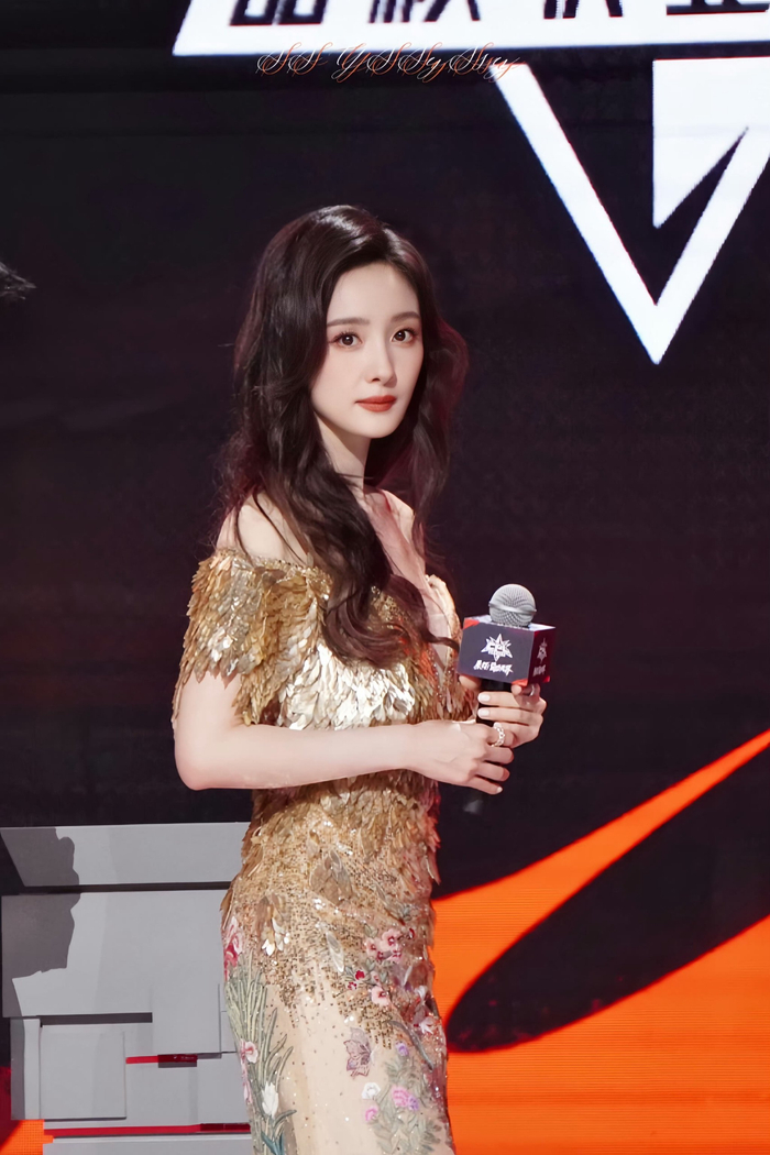 好爱幂幂姐身上无需争锋的松弛感……|杨幂_新浪新闻