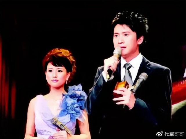 央视美女主持人张蕾:不顾反对嫁给大20岁老公,如今42岁生活幸福