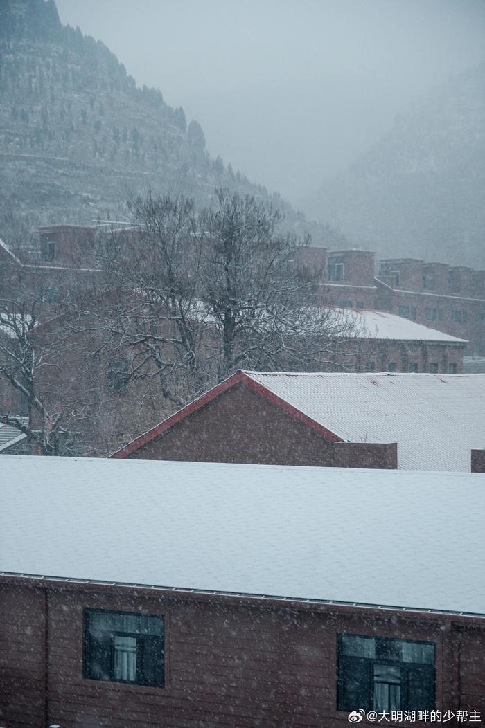 一场雪后,在袁洪峪度假村赏冰瀑,来个今冬最火的围炉煮茶